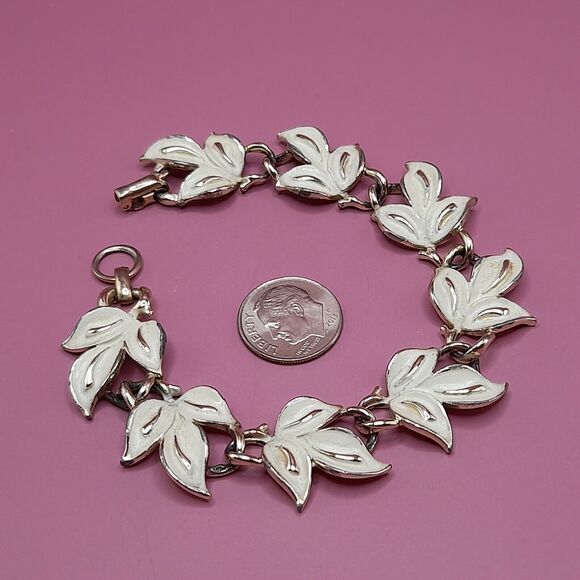 Vintage Coro Leaf Bracelet, White Enamel, Gold Tone, 7 in, 1950s - Picture 2 of 9